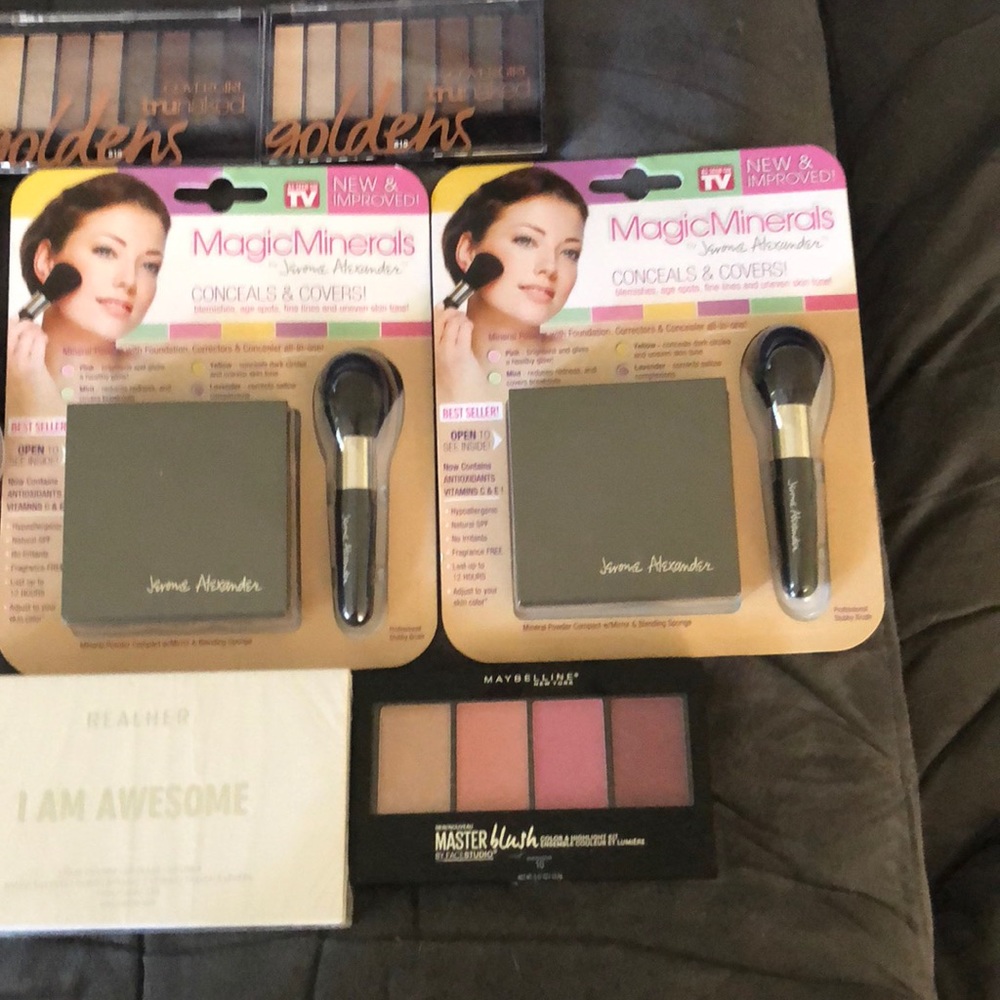Makeup bundle - Picture 3 of 3